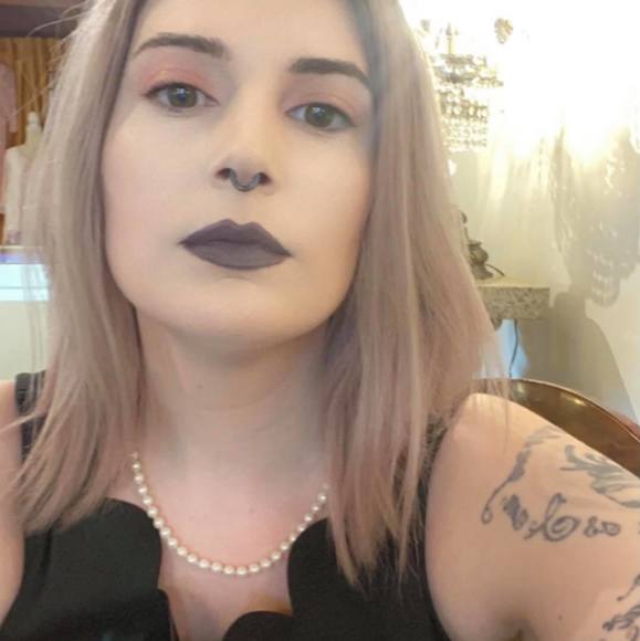 Meet your Posher, Laela - Picture 1 of 1